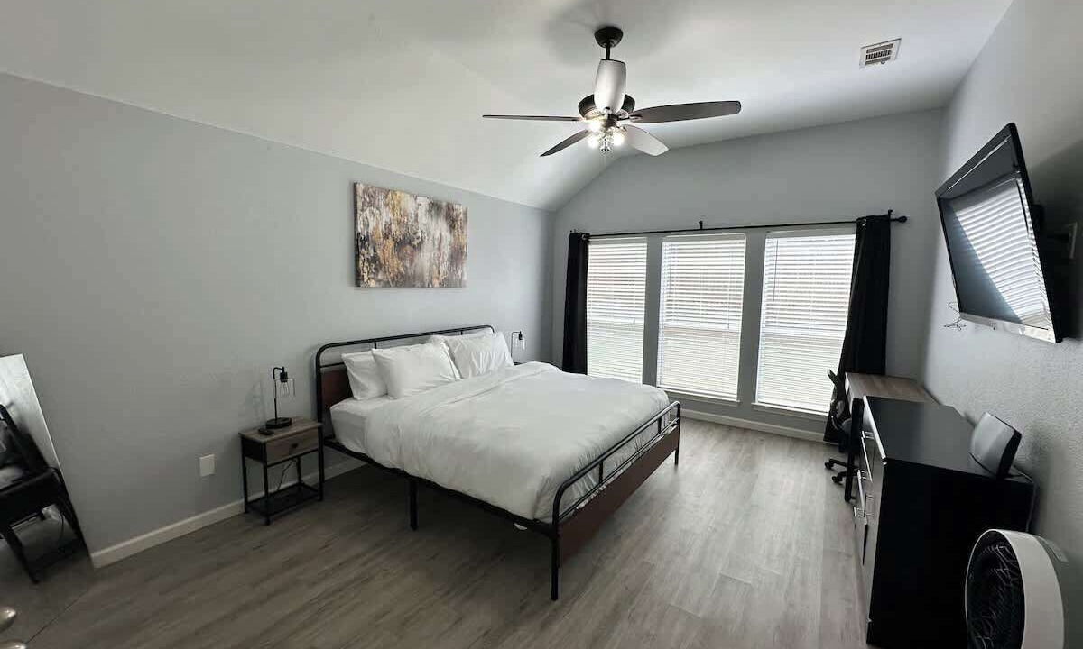 Photo of Bedroom in Garland