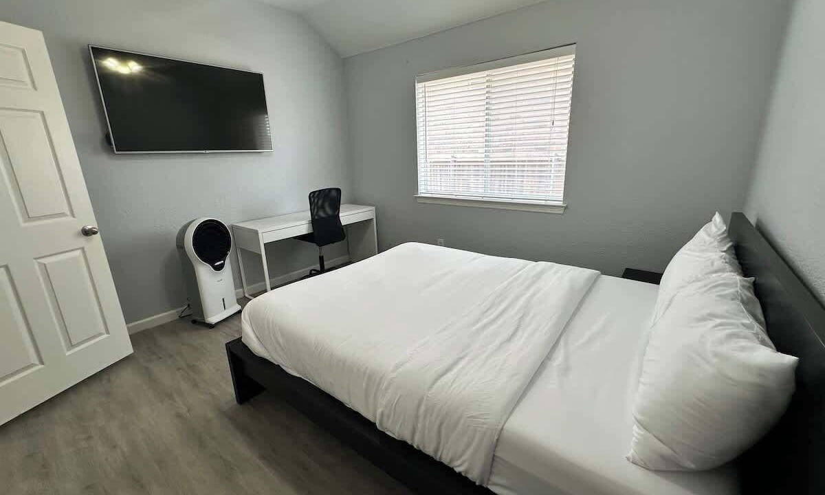 Photo of Bedroom in Garland