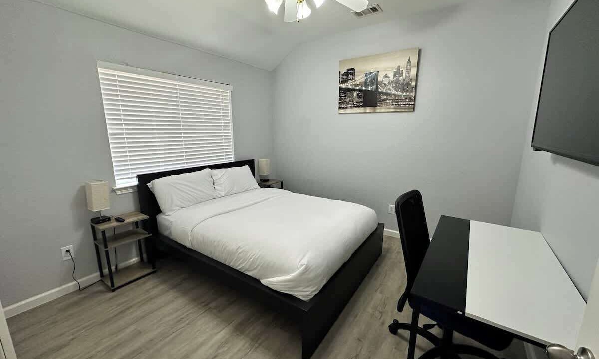 Photo of Bedroom in Garland