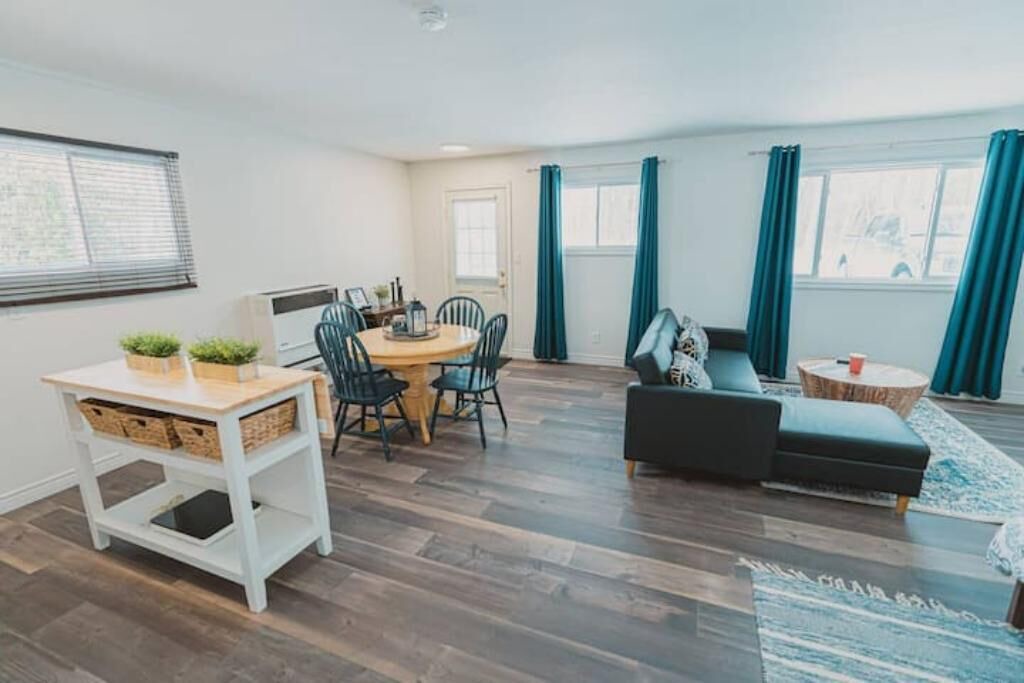 Photo of Livingroom in Town of Essex