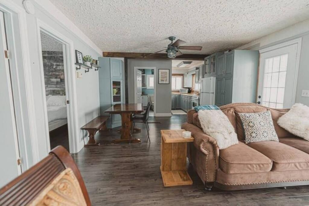 Photo of Livingroom in Town of Essex