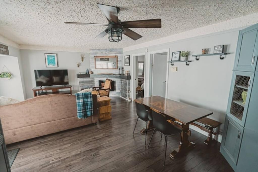 Photo of Livingroom in Town of Essex
