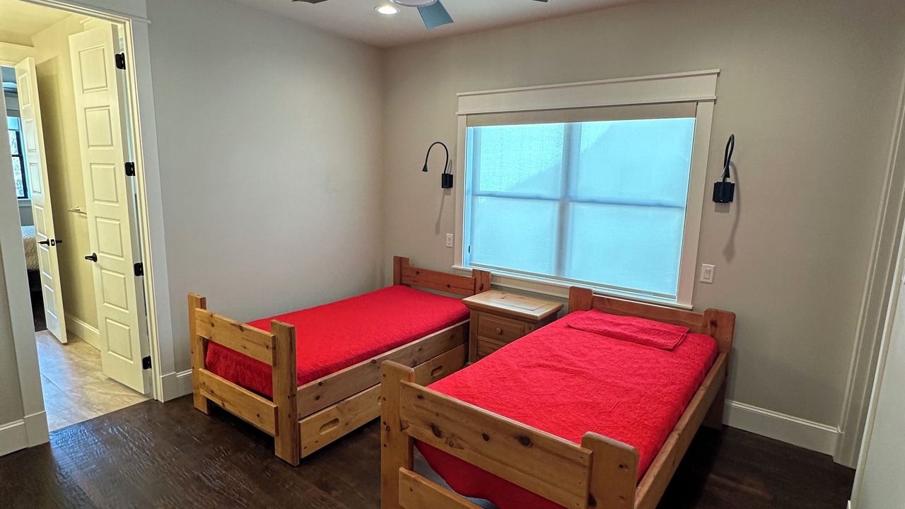 Photo of Bedroom in Tool