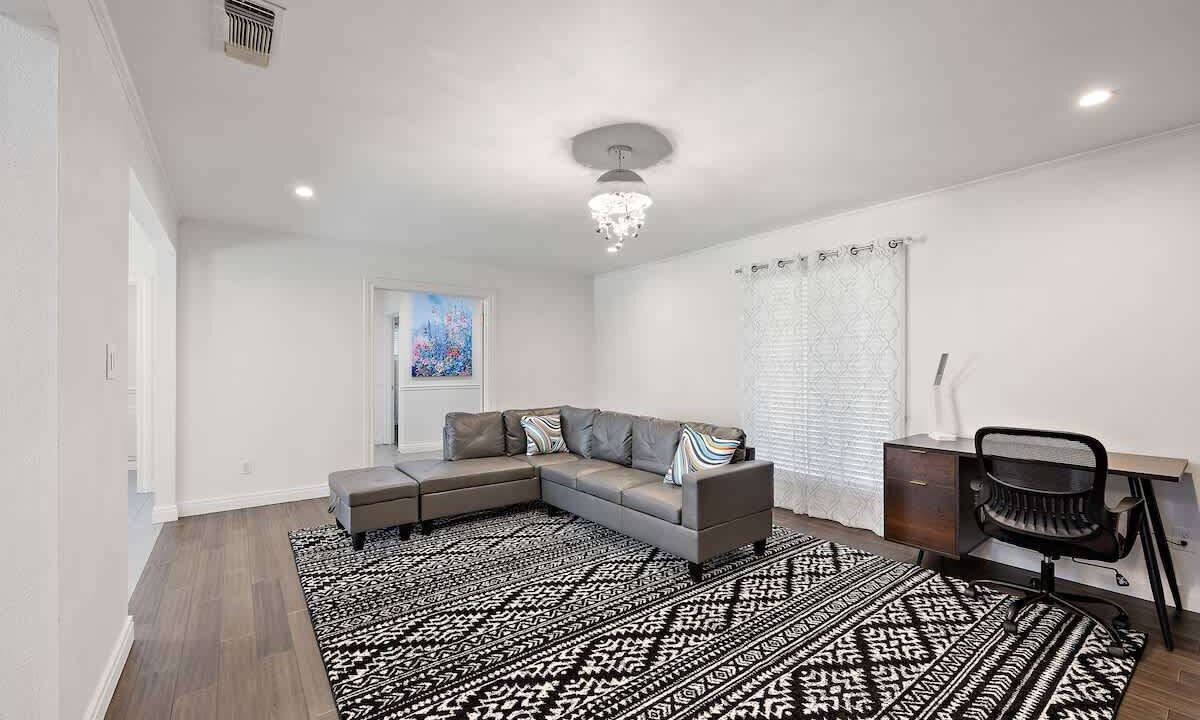 Photo of Livingroom in Nacogdoches