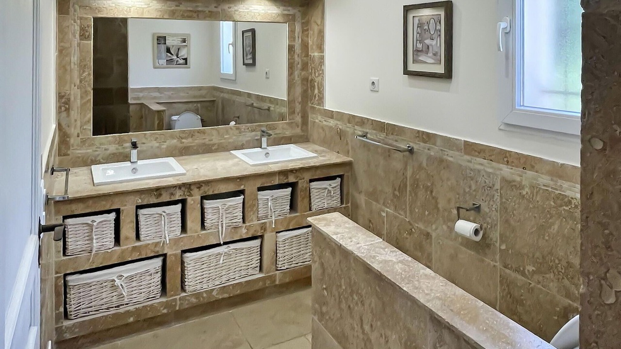 Photo of Bathroom in Uchaux