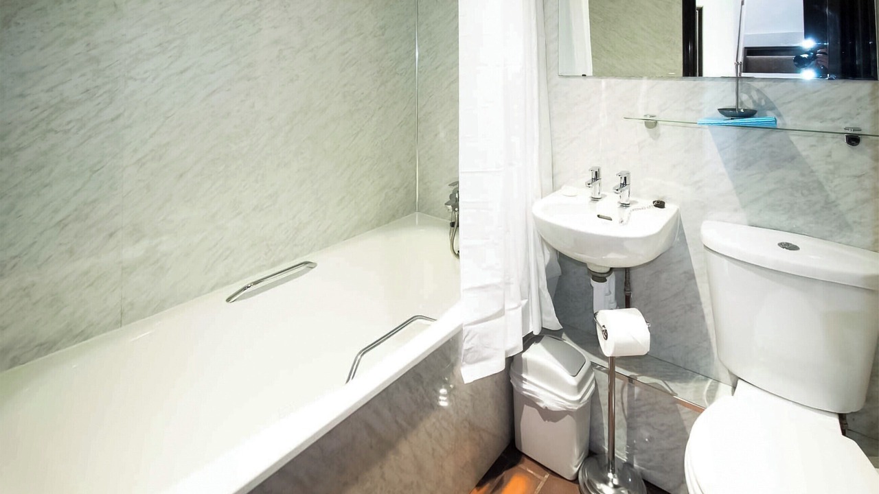 Photo of Bathroom in Talkin