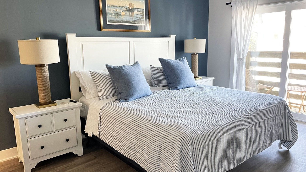 Photo of Bedroom in Corolla Light