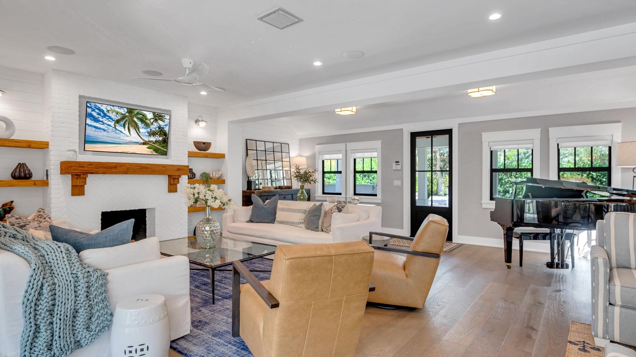 Photo of Livingroom in Lake Ida Shores