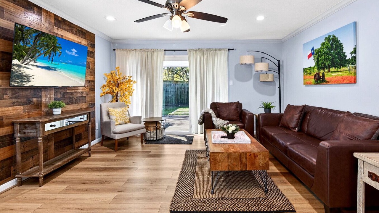 Photo of Livingroom in Grogan's Mill
