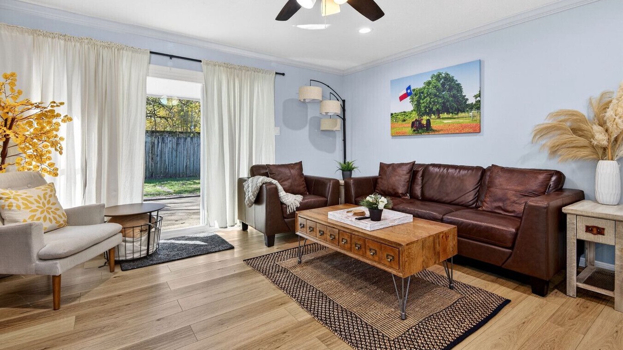 Photo of Livingroom in Grogan's Mill