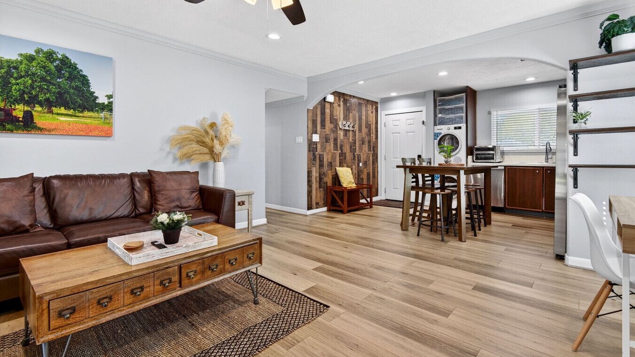 Photo of Livingroom in Grogan's Mill