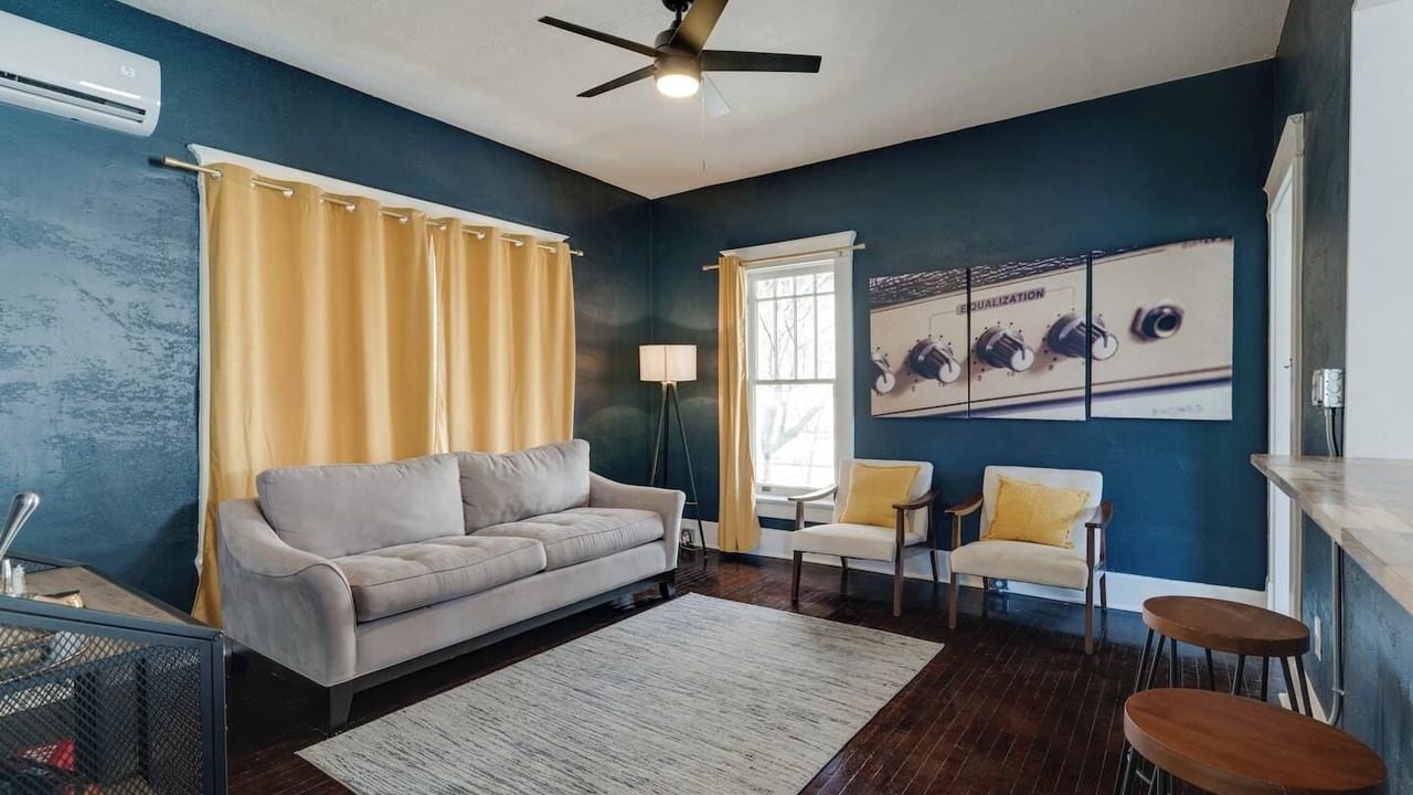 Photo of Livingroom in Hillsboro Village