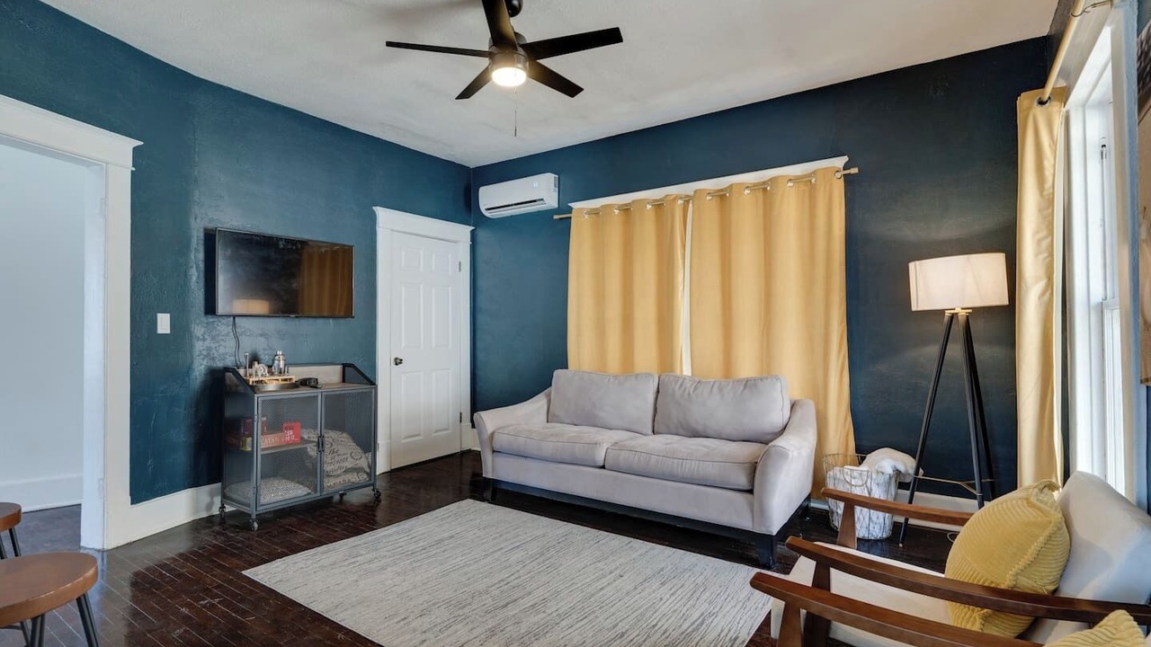 Photo of Livingroom in Hillsboro Village