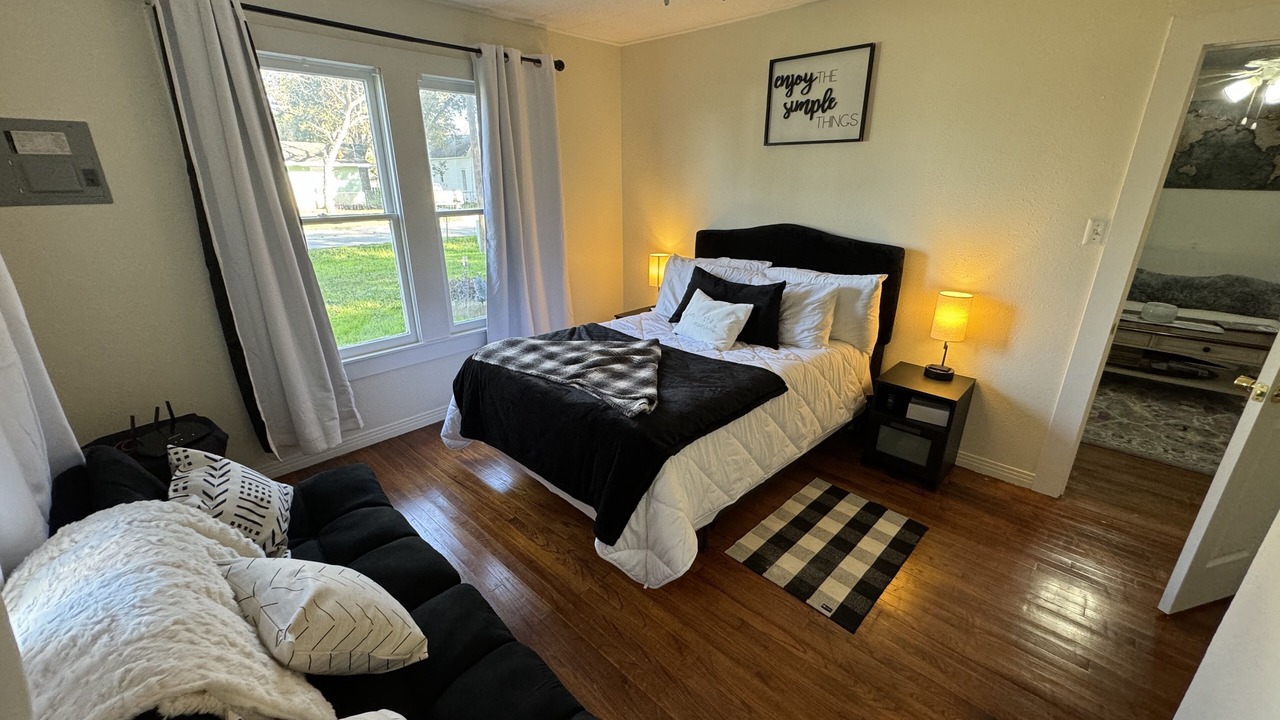 Photo of Bedroom in Geronimo