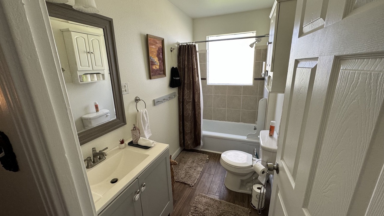 Photo of Bathroom in Geronimo