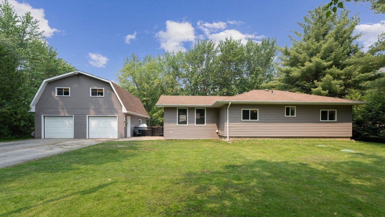 Photo of Outdoor in Sebright