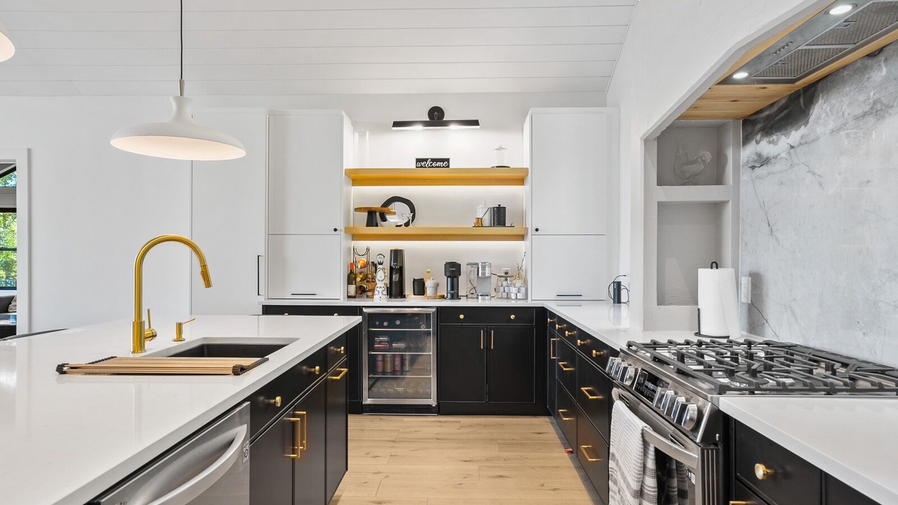 Photo of Kitchen in Dysart et al