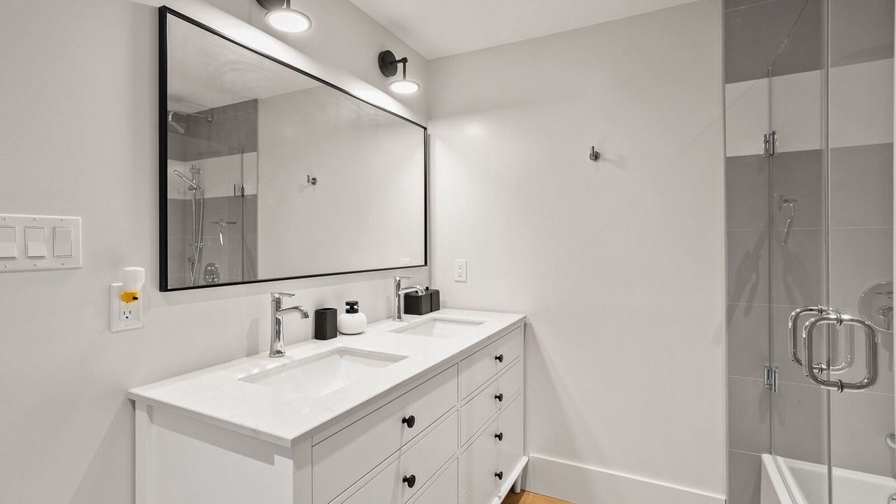 Photo of Bathroom in Dysart et al
