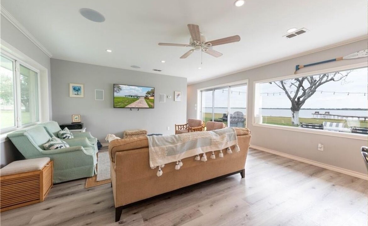 Photo of Livingroom in Lakeside
