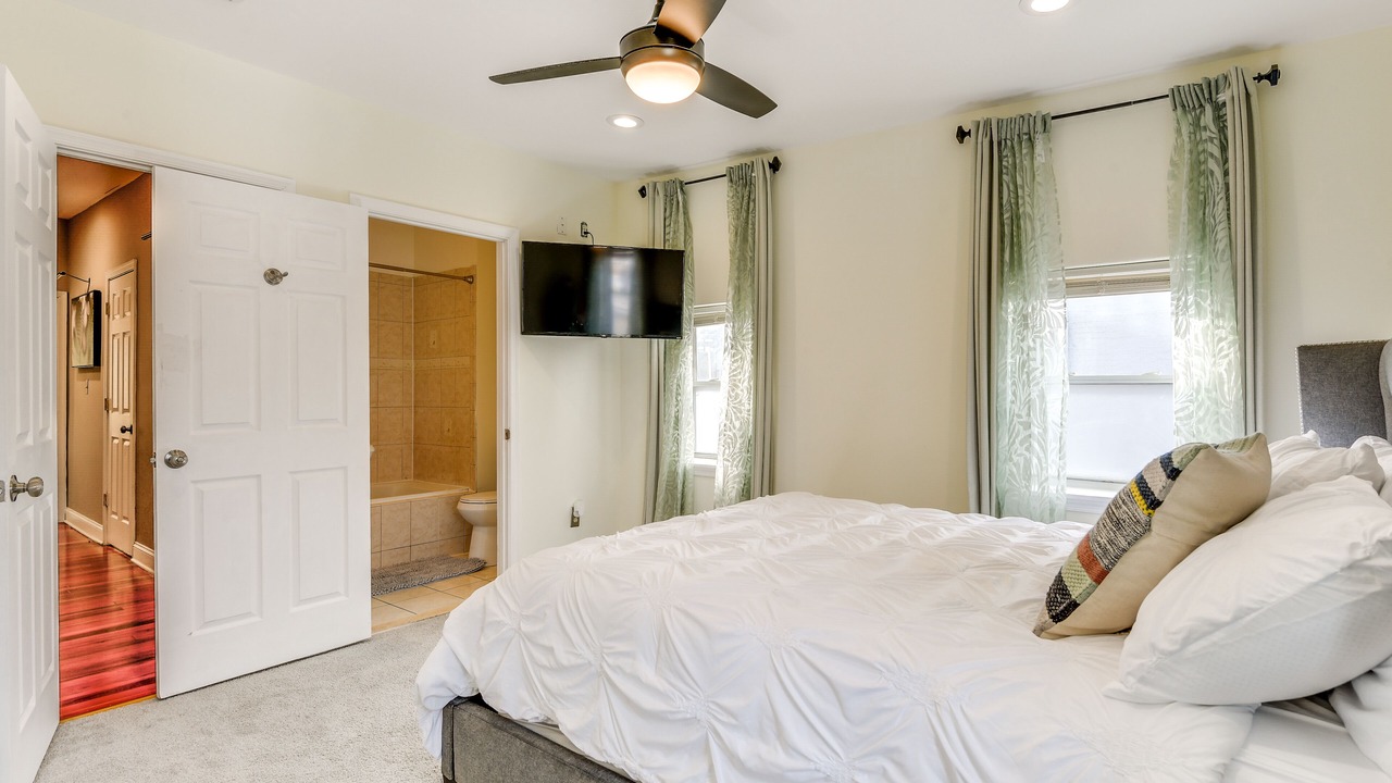 Photo of Bedroom in Downtown Baltimore