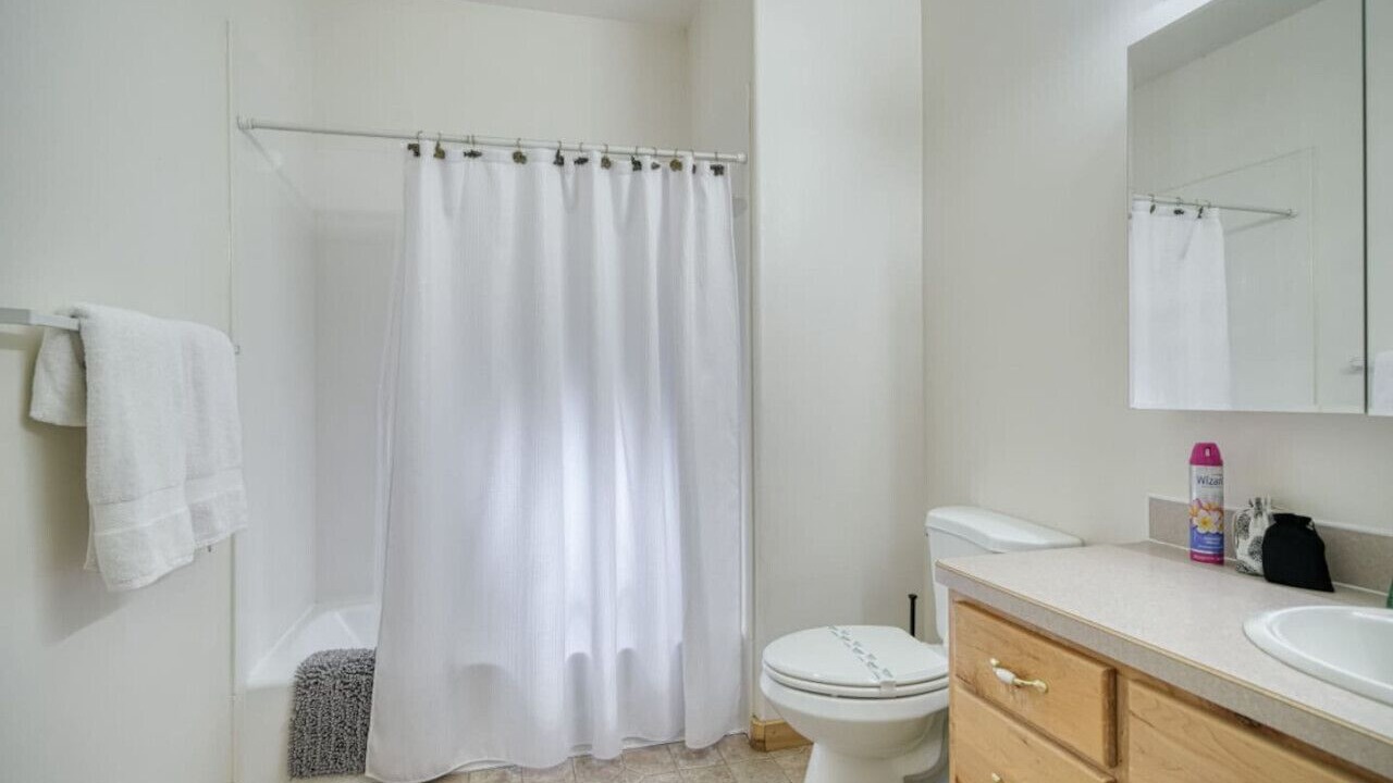 Photo of Bathroom in Island Park