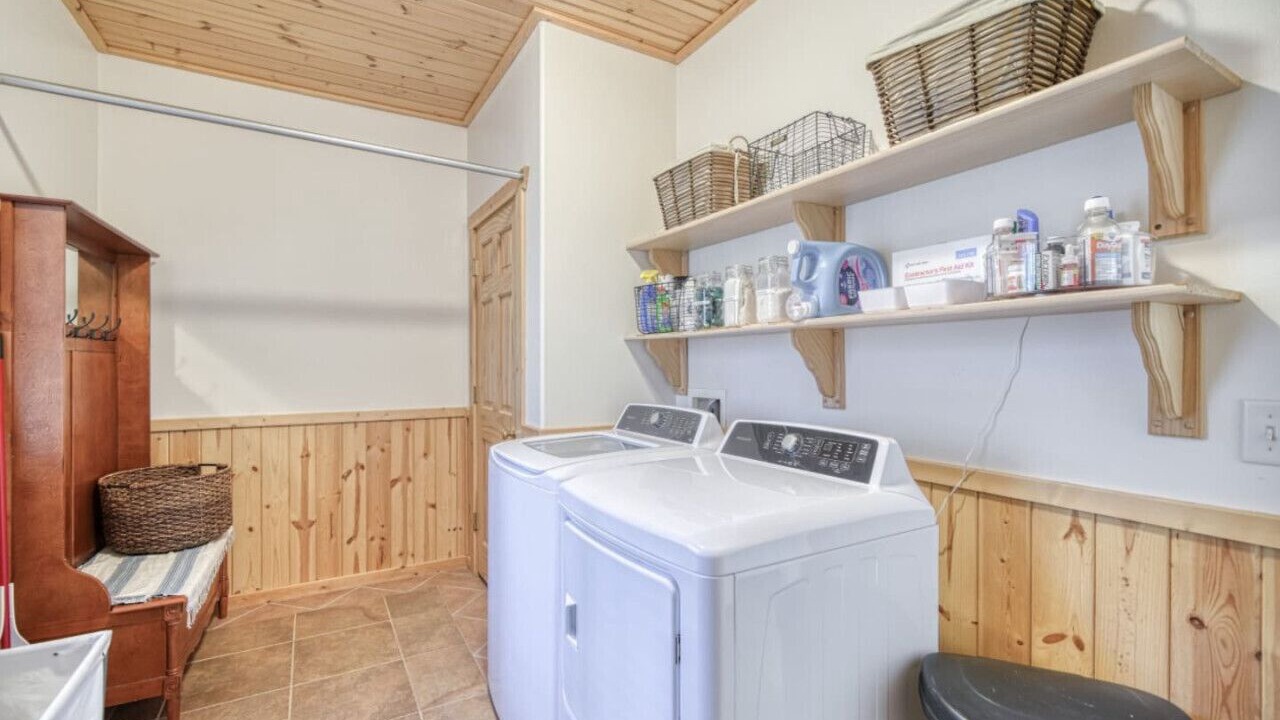 Photo of Bedroom in Island Park