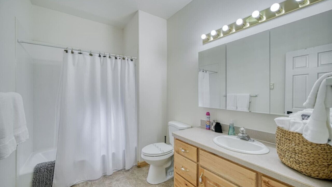 Photo of Bathroom in Island Park