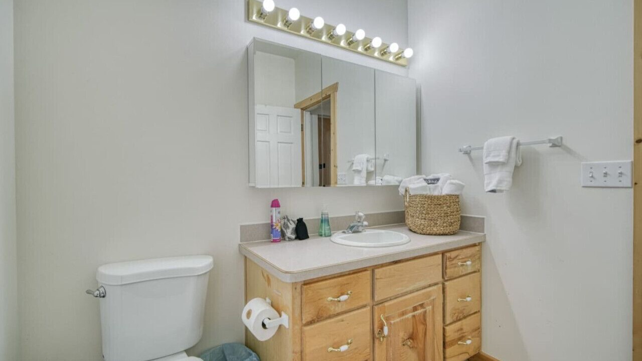 Photo of Bathroom in Island Park