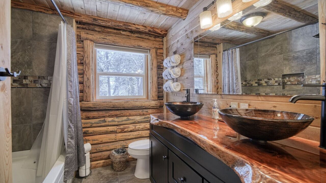 Photo of Bathroom in Island Park