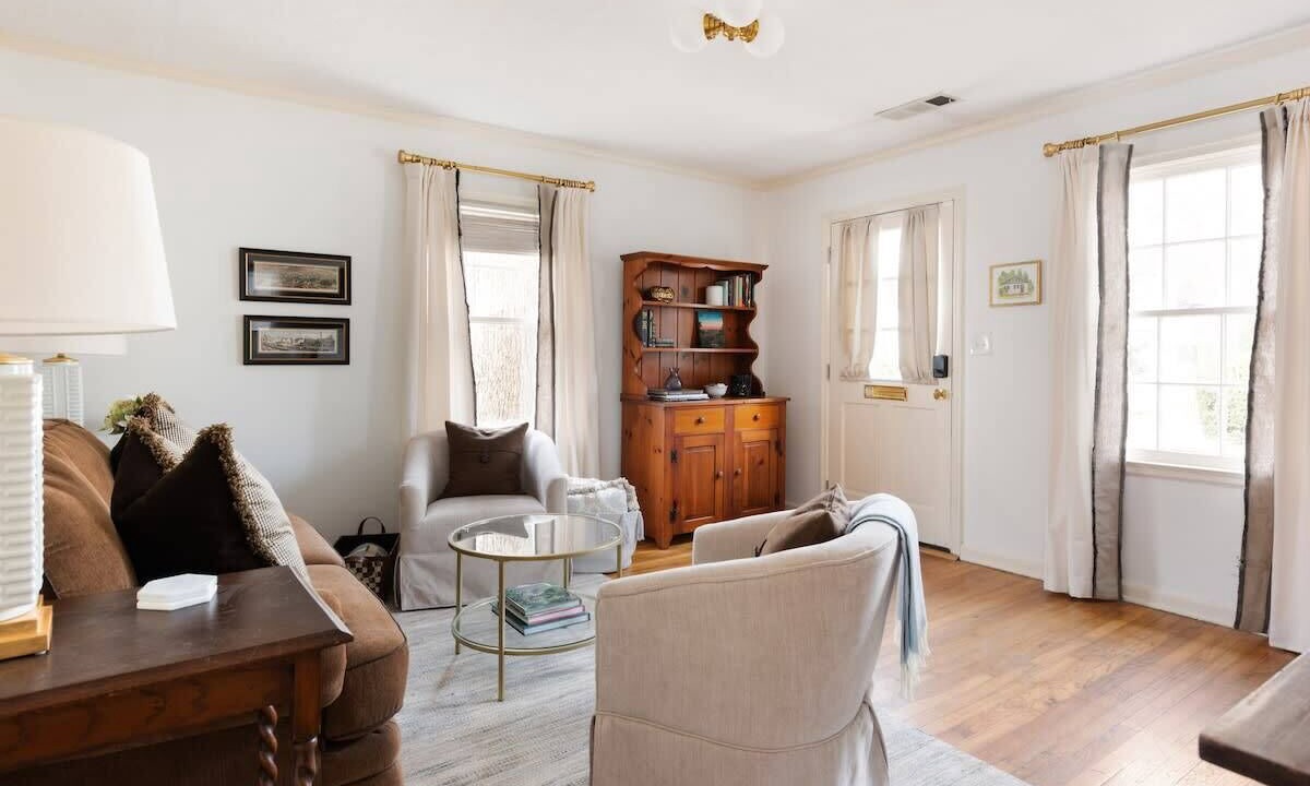 Photo of Livingroom in Inman Park