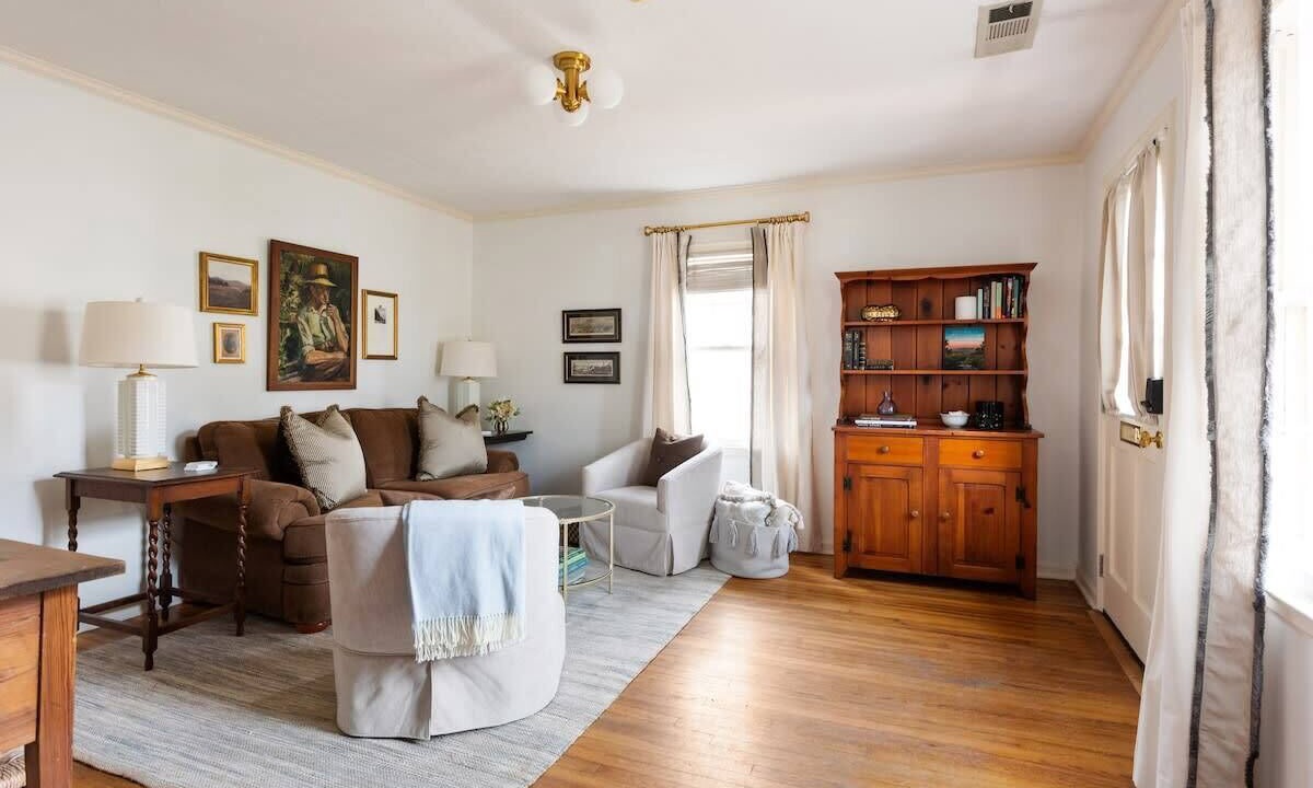 Photo of Livingroom in Inman Park