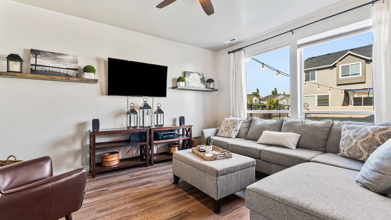 Photo of Livingroom in Eagle