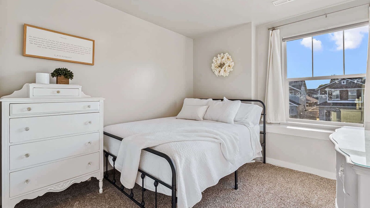 Photo of Bedroom in Eagle