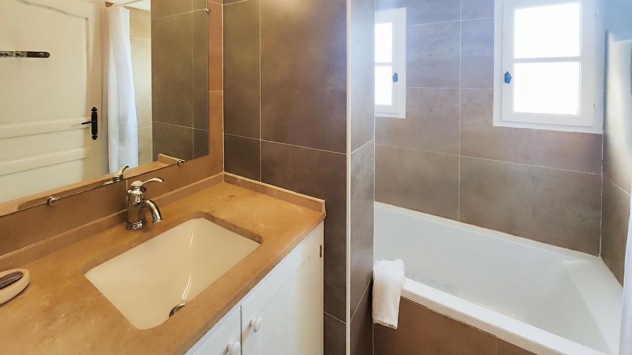 Photo of Bathroom in Saint-Laurent-de-la-Cabrerisse