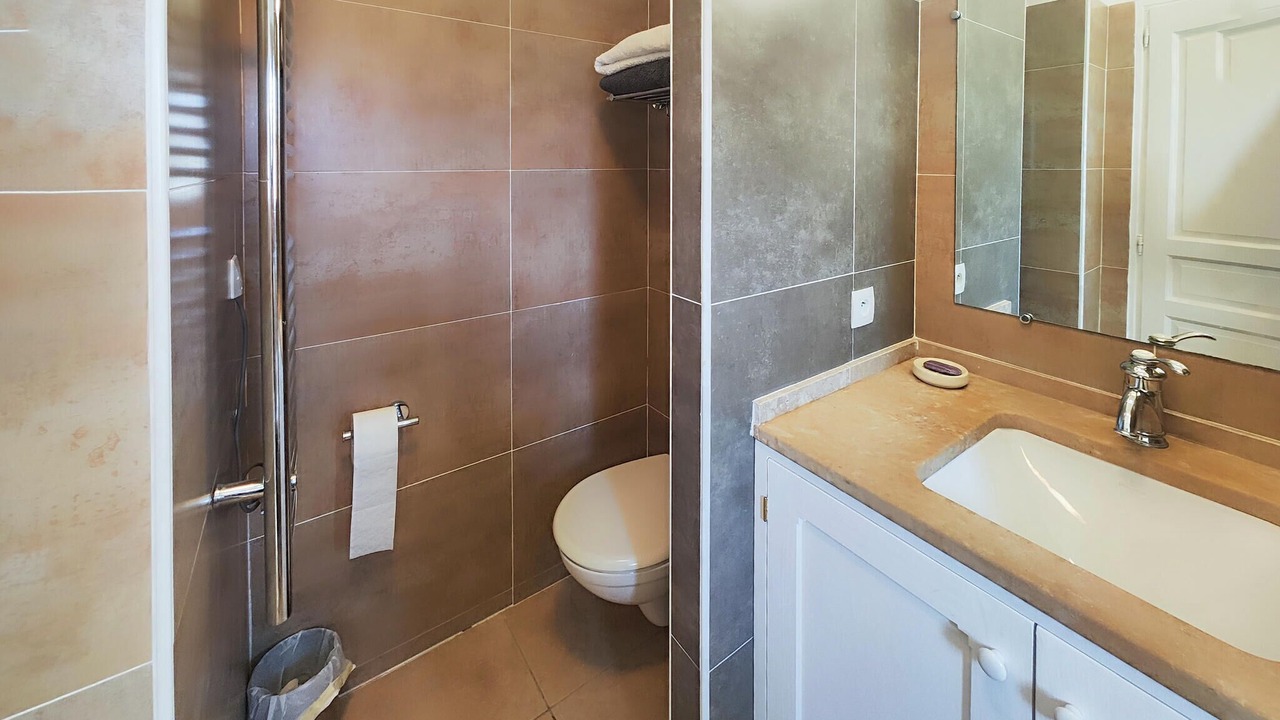 Photo of Bathroom in Saint-Laurent-de-la-Cabrerisse