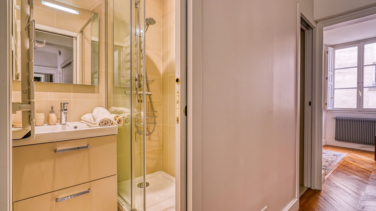 Photo of Bathroom in Odeon