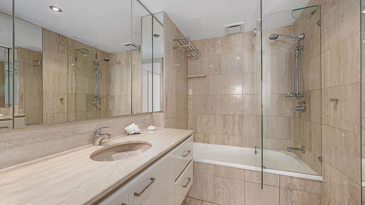 Photo of Bathroom in Main Beach