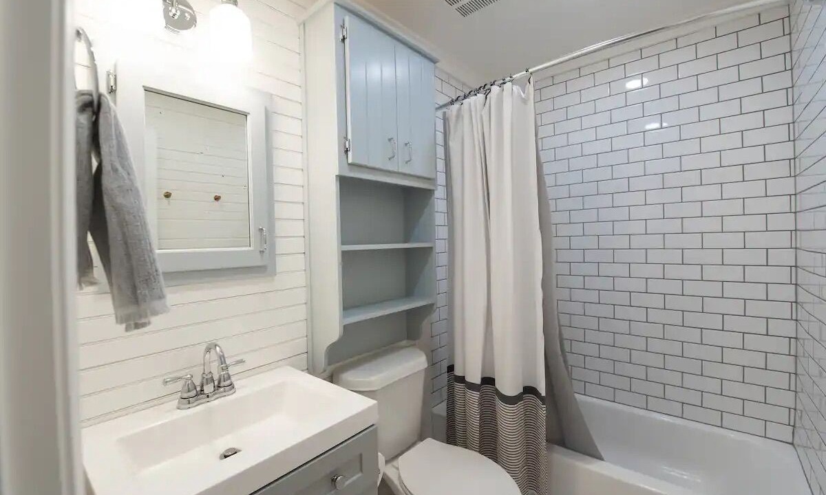 Photo of Bathroom in Dahlonega
