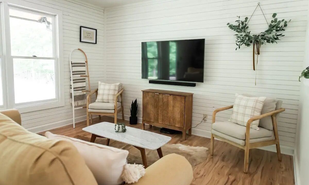Photo of Livingroom in Dahlonega