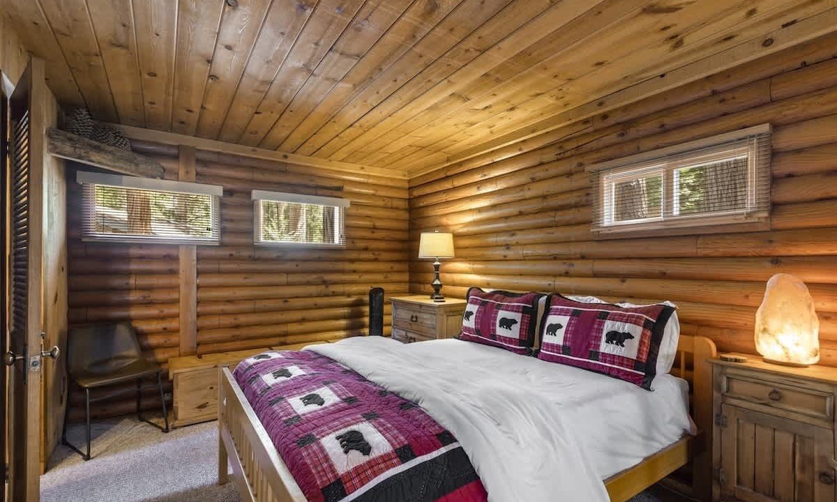Photo of Bedroom in Idyllwild