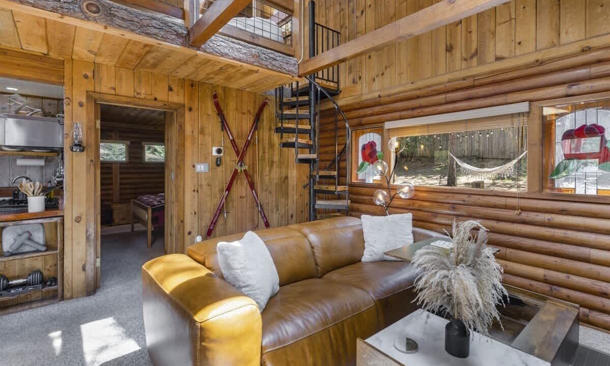 Photo of Livingroom in Idyllwild