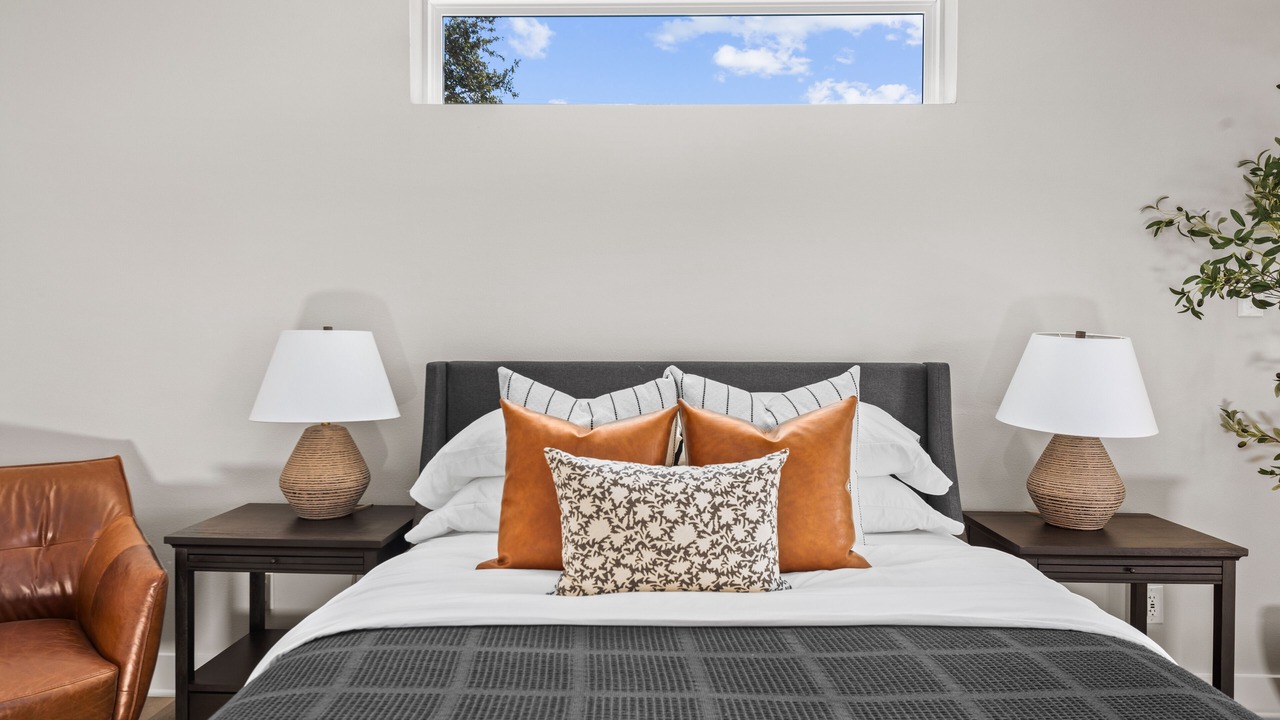 Photo of Bedroom in Leon Junction