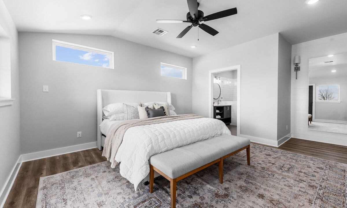 Photo of Bedroom in Leon Junction