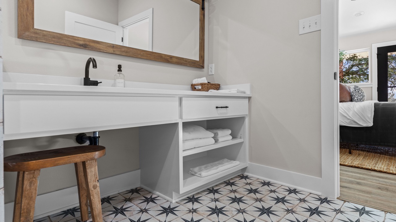 Photo of Bedroom in Leon Junction