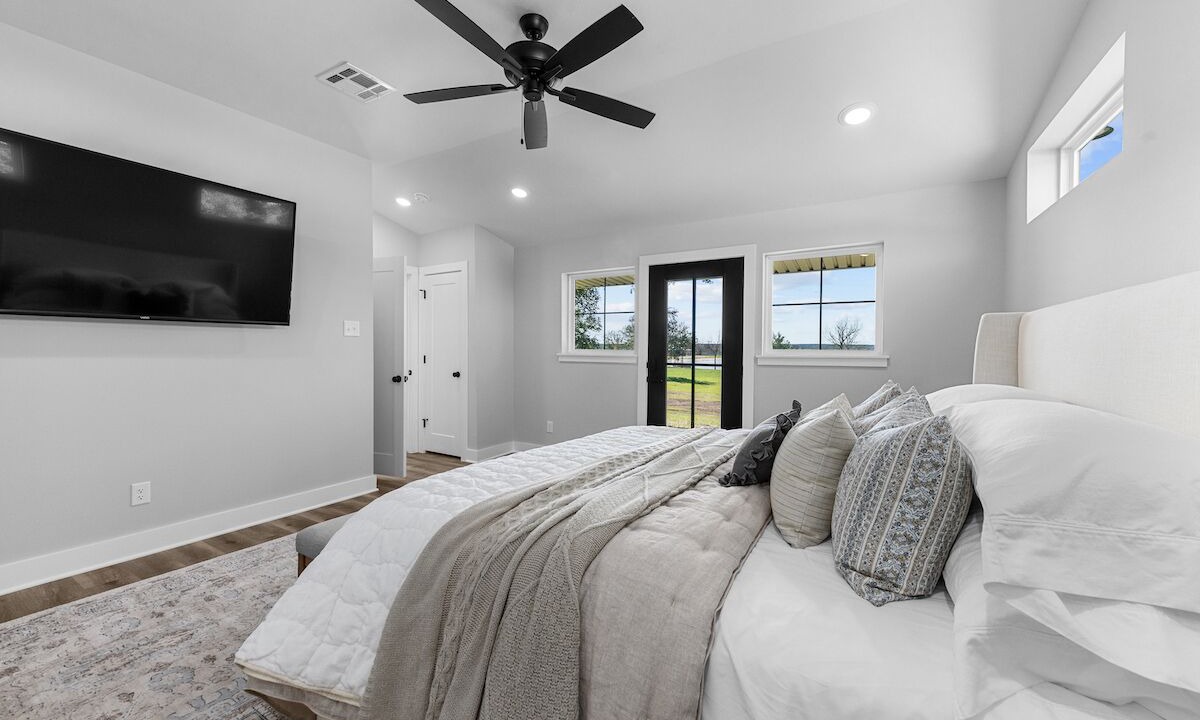 Photo of Bedroom in Leon Junction