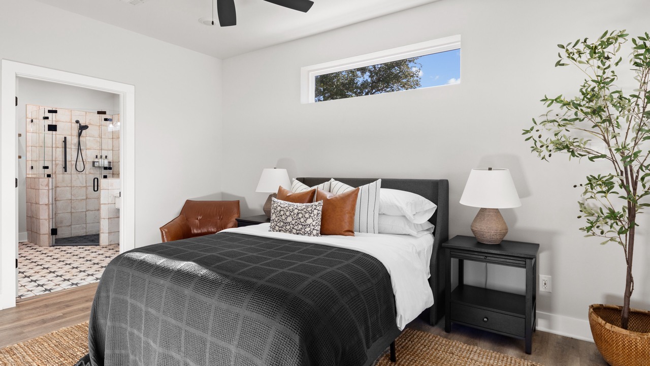 Photo of Bedroom in Leon Junction