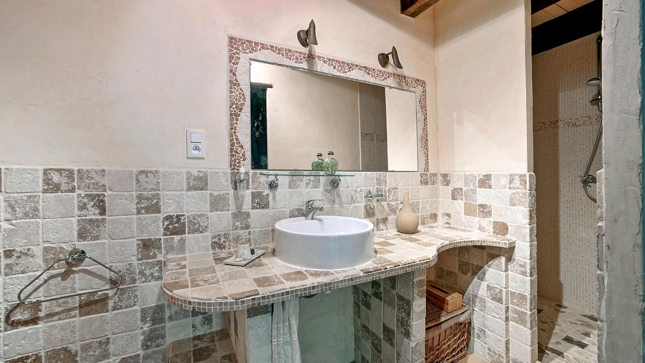 Photo of Bathroom in Saint-Jean-de-Maruejols-et-Avejan