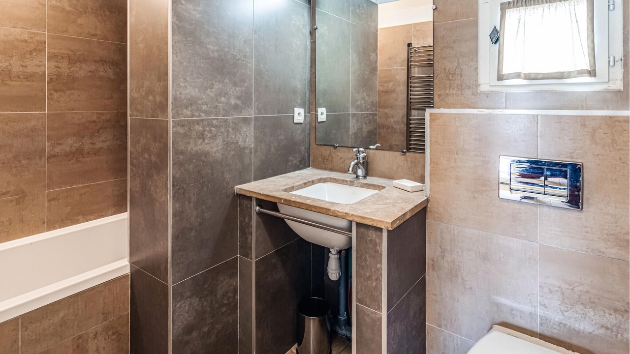 Photo of Bathroom in Saint-Laurent-de-la-Cabrerisse