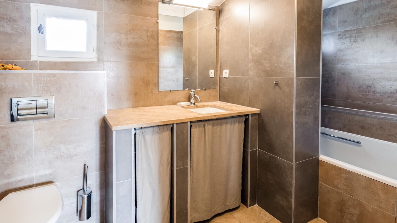 Photo of Bathroom in Saint-Laurent-de-la-Cabrerisse