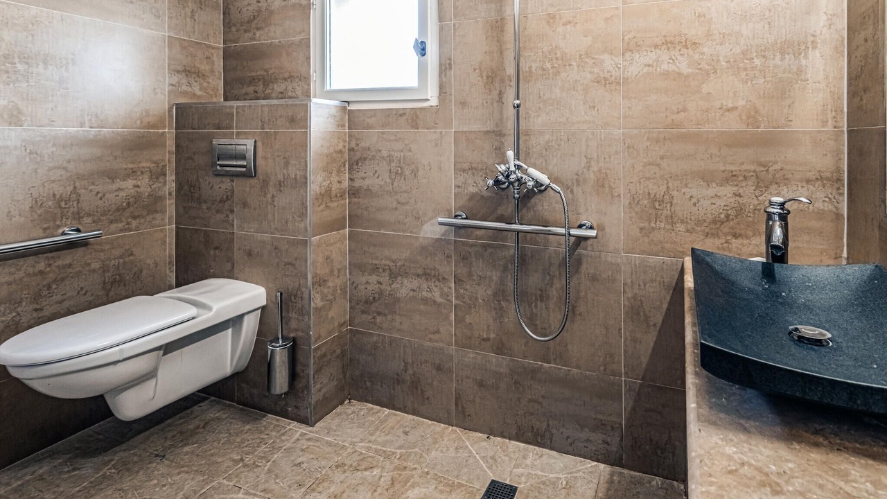 Photo of Bathroom in Saint-Laurent-de-la-Cabrerisse